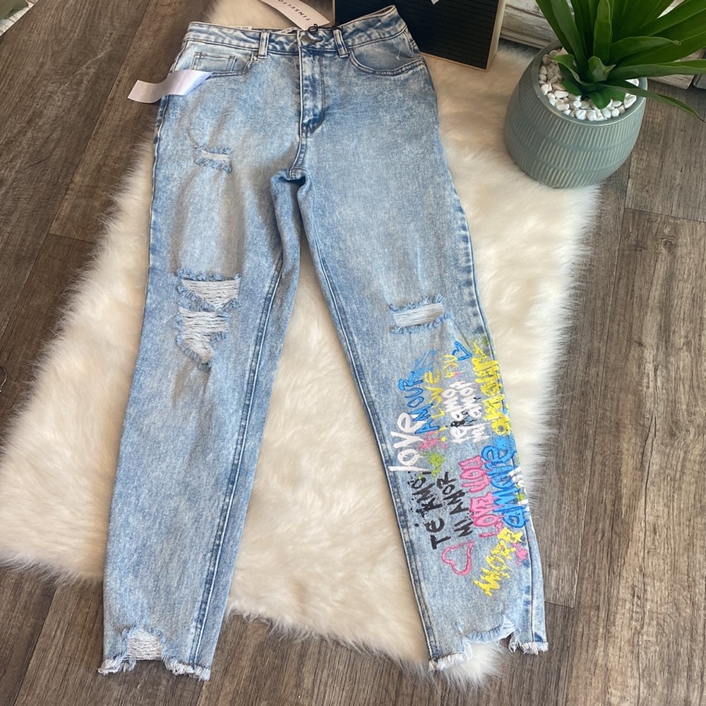 TINSELTOWN Hi Rise The Mom Graffiti Jeans